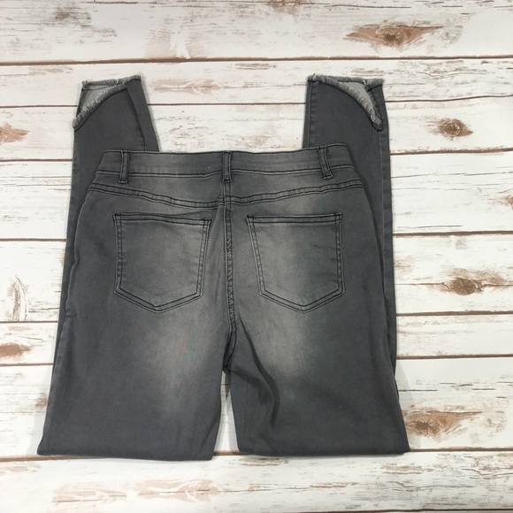 💥FINAL PRICE💥Gray Distressed skinny Ankle Jeans - Picture 5 of 5